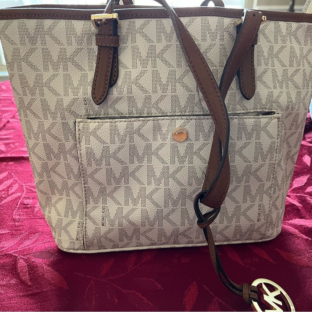 Michael Kors purse. Used but in pretty good condition